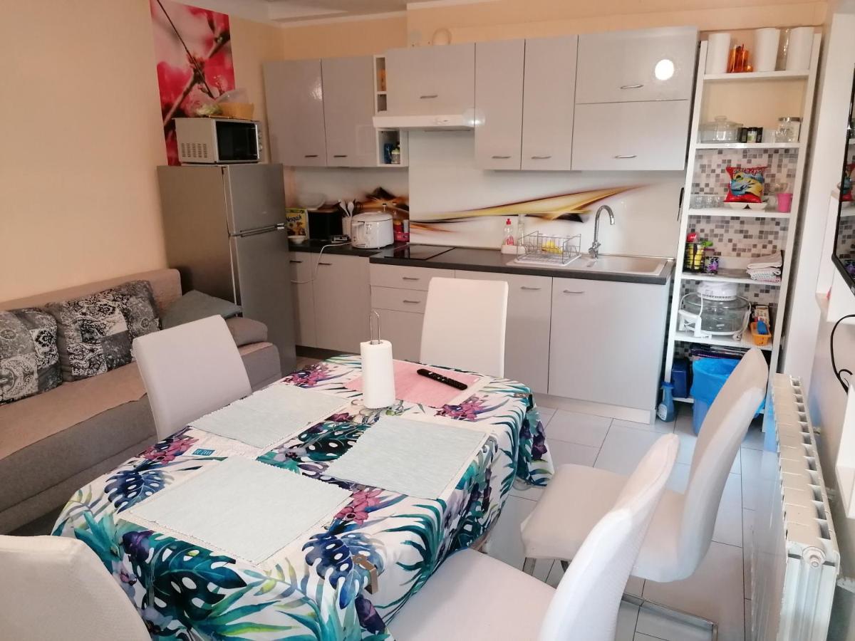 Apartment Lucija Кострена Экстерьер фото