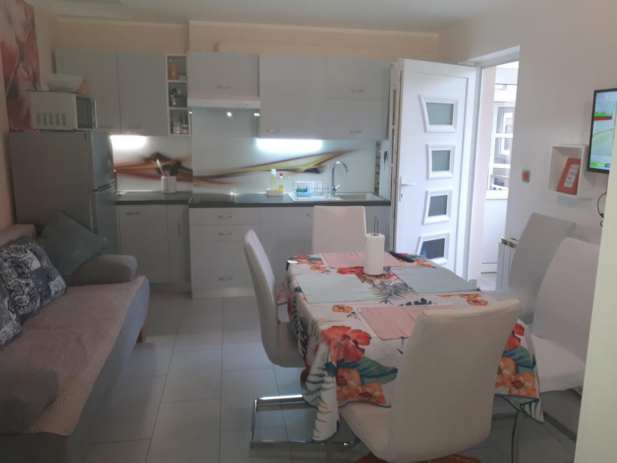 Apartment Lucija Кострена Экстерьер фото