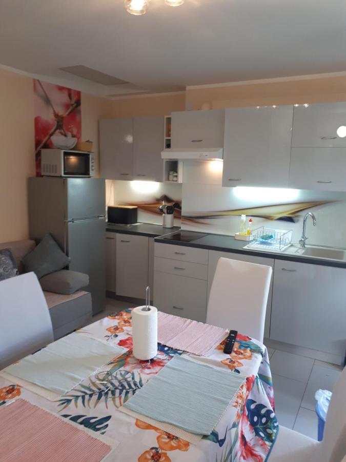 Apartment Lucija Кострена Экстерьер фото